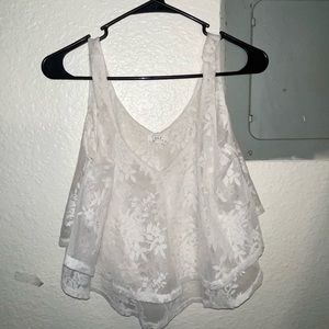 Cute white flower design! Great for summer and spring seasons!